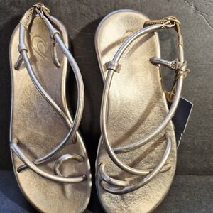NWT OluKai Waiau Bubbly- Metallic Gold Sling Back Sandals Size 7